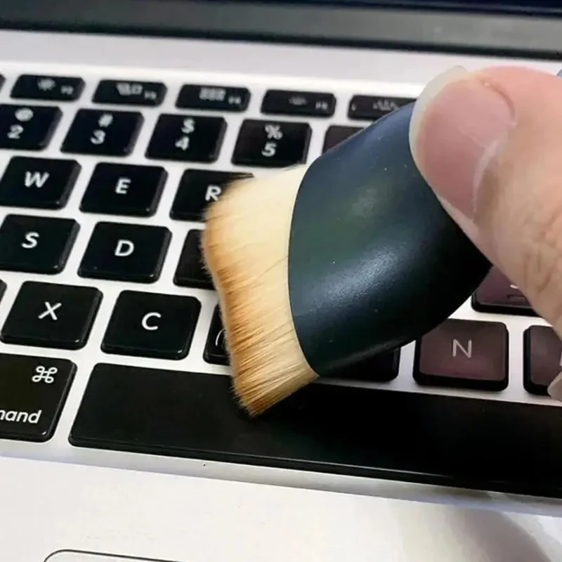Brosse nettoyante pour intérieur de voiture