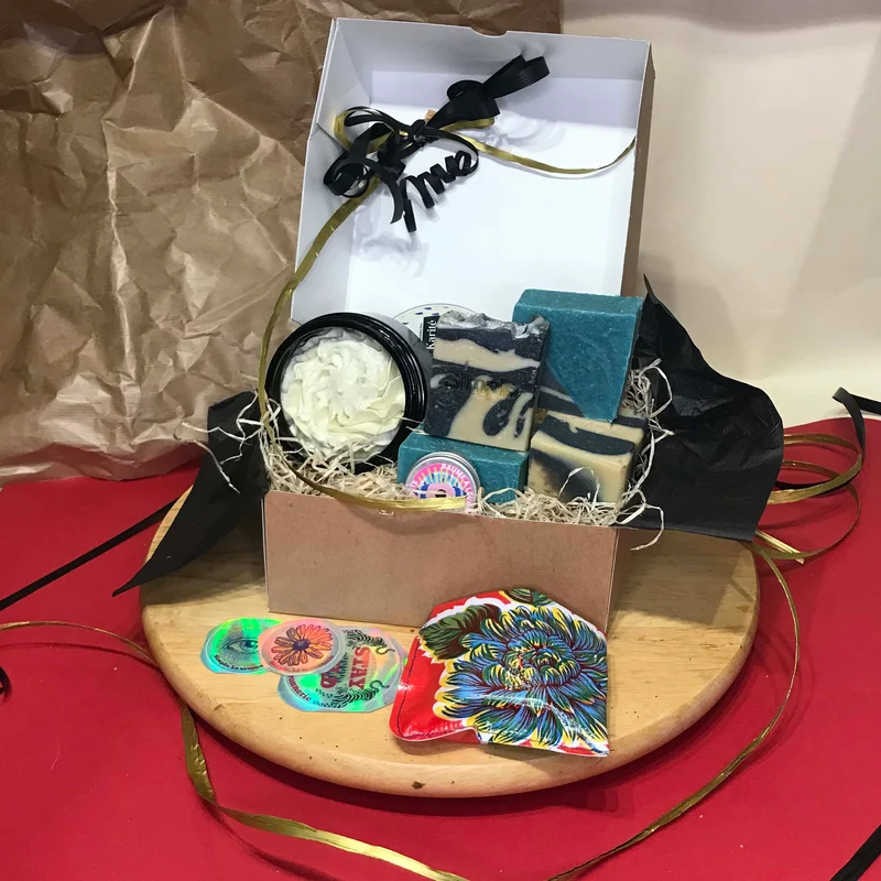 Coffret savons - Un baume à lèvre + une pochette OFFERT