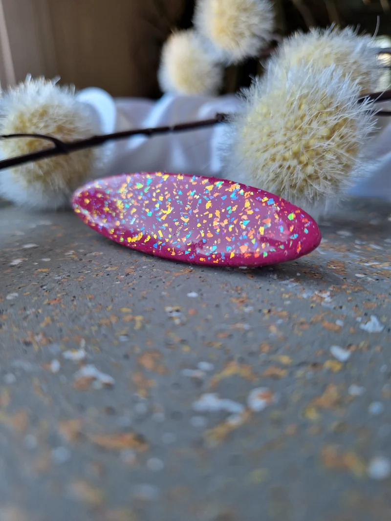 Barrette rose paillettes.